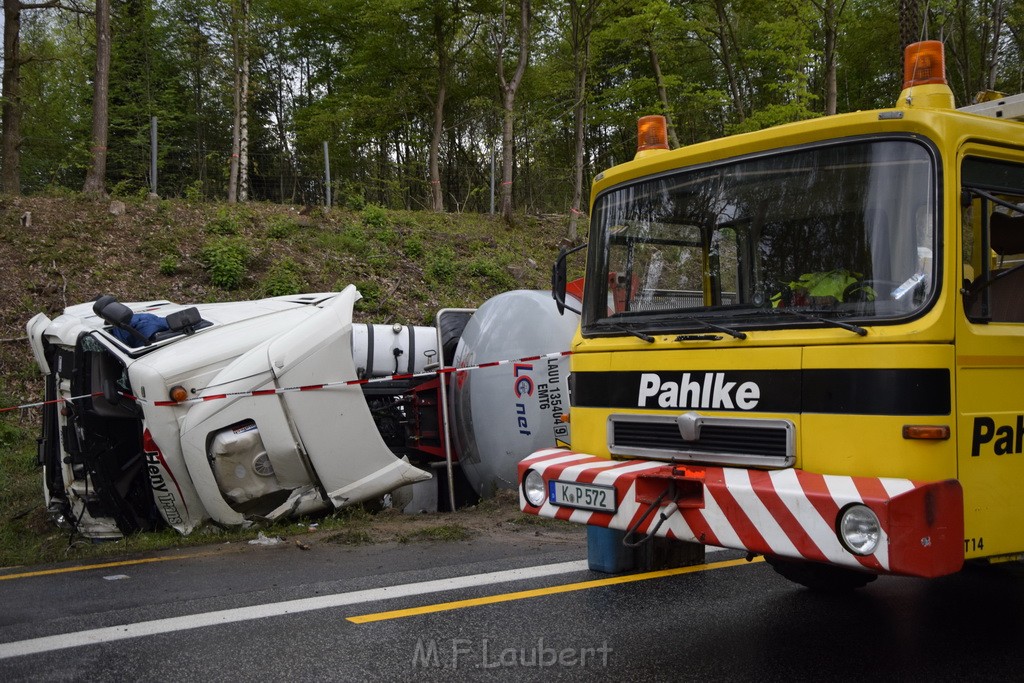 VU Gefahrgut LKW umgestuerzt A 4 Rich Koeln Hoehe AS Gummersbach P276.JPG - Miklos Laubert